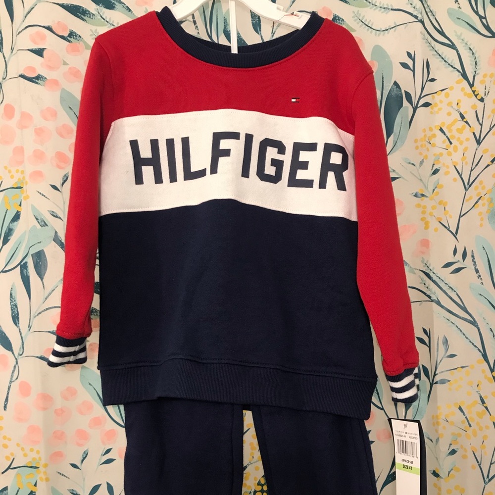 Nwt Tommy Hilfiger sweatshirt sweatpants set 4T